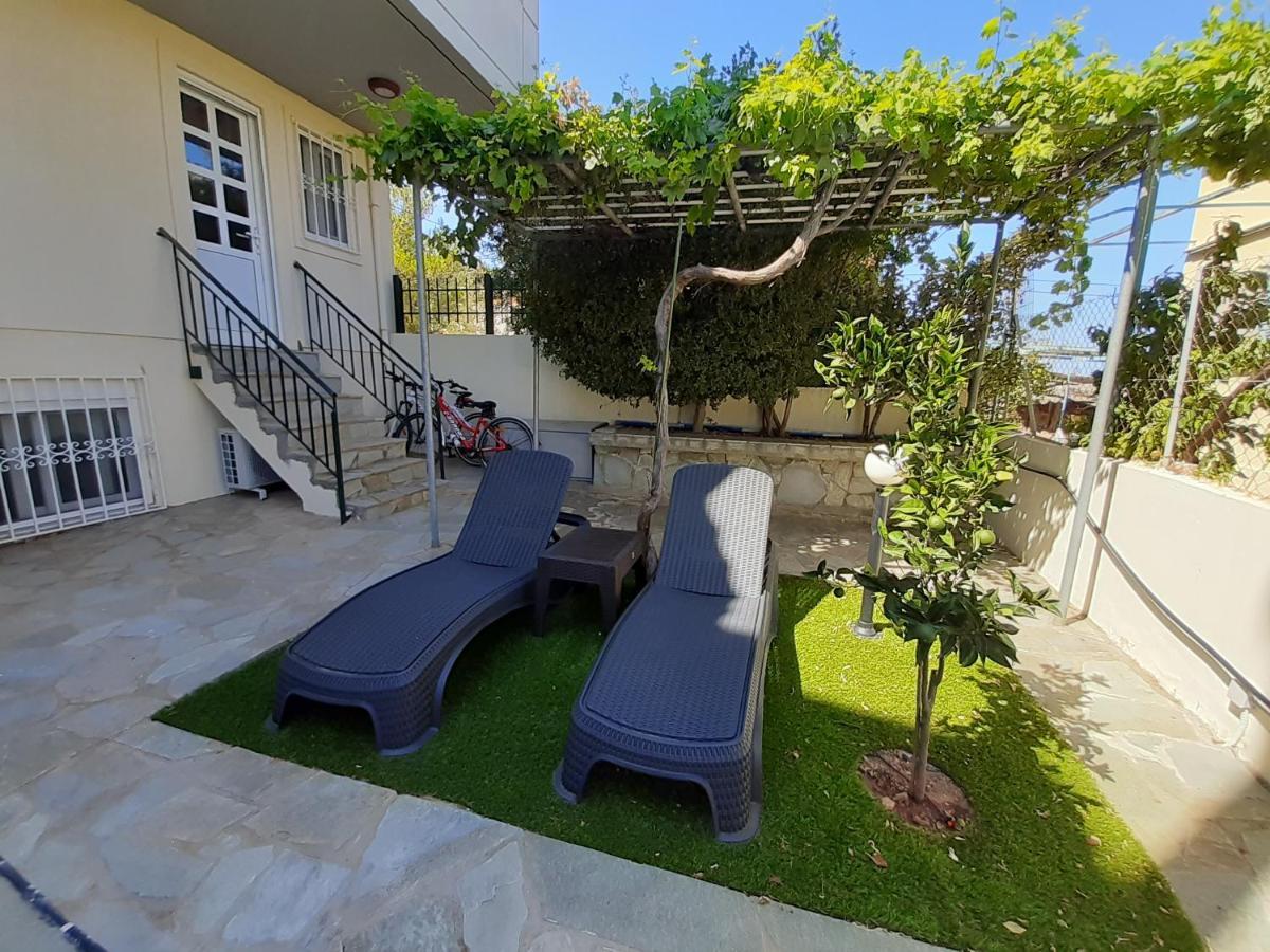 Cozy Apartments Near The Airport Артемида Екстериор снимка