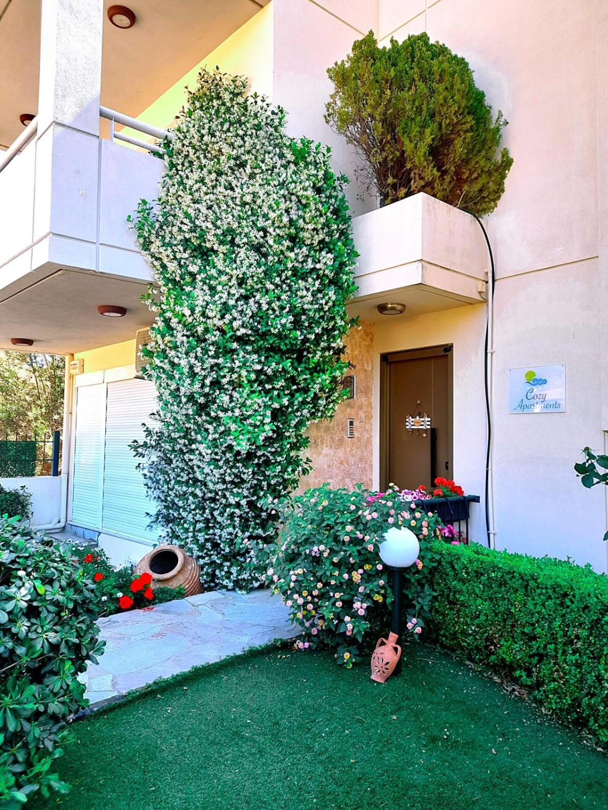 Cozy Apartments Near The Airport Артемида Екстериор снимка