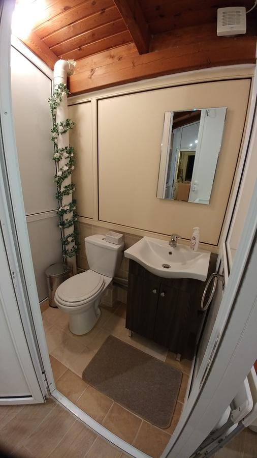 Cozy Apartments Near The Airport Артемида Екстериор снимка