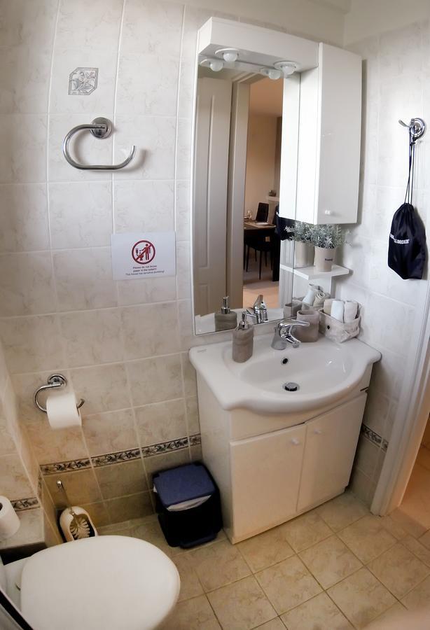 Cozy Apartments Near The Airport Артемида Екстериор снимка