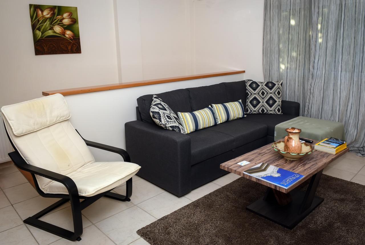 Cozy Apartments Near The Airport Артемида Екстериор снимка